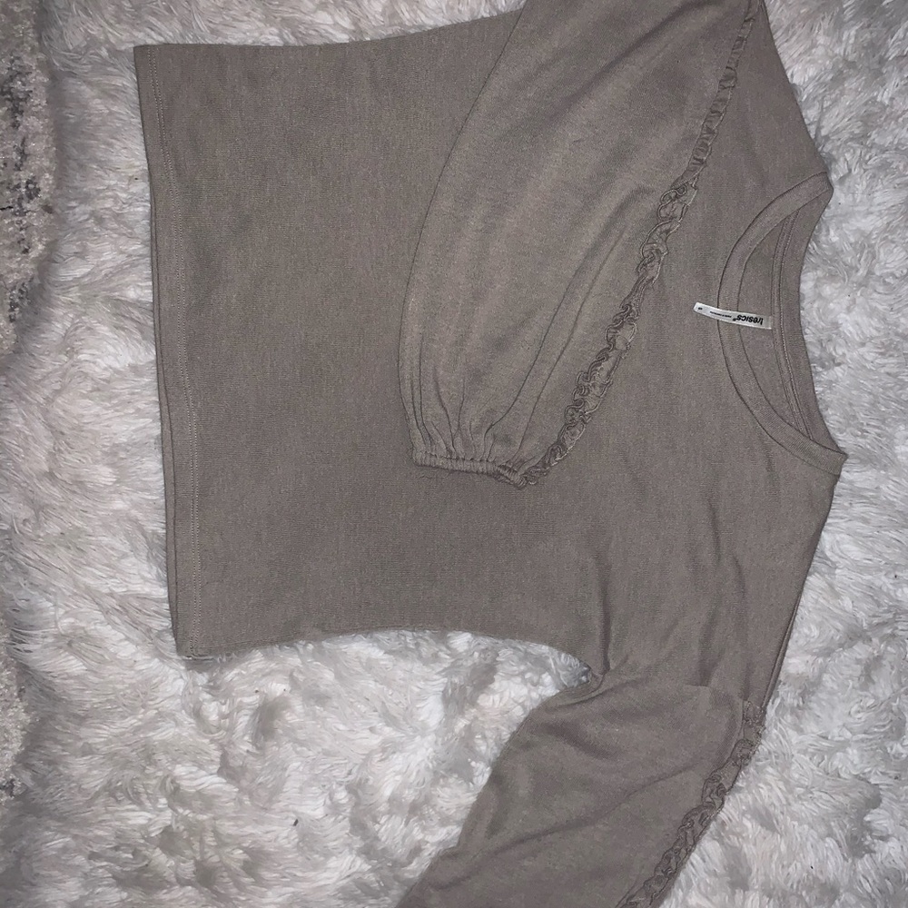 Thin sweater